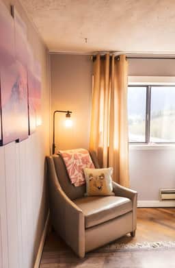 Kendal Room | Cozy Mountain Lodge Retreat