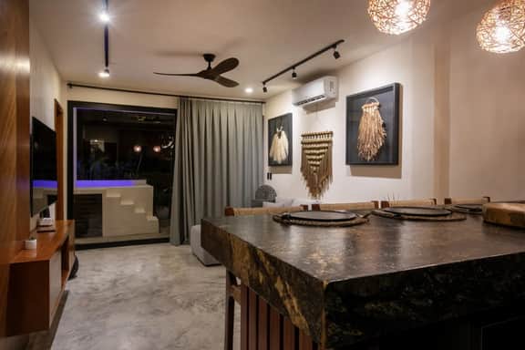 Luxury Penthouse w/ Jungle Views - Image 3