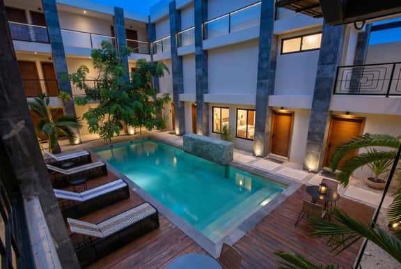 Luxury Penthouse w/ Jungle Views - Image 2