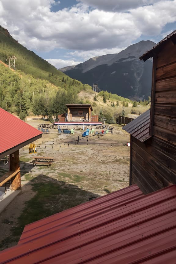 Anvil Room | Rustic Stay at Columbine Lodge