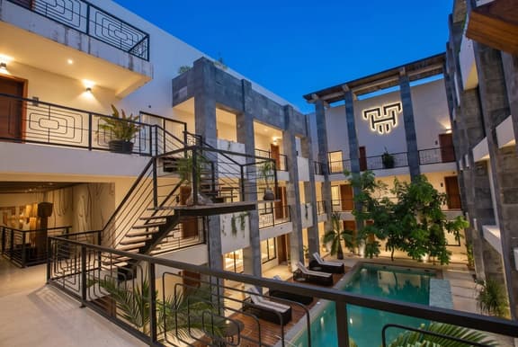 Luxury Penthouse w/ Jungle Views - Image 1